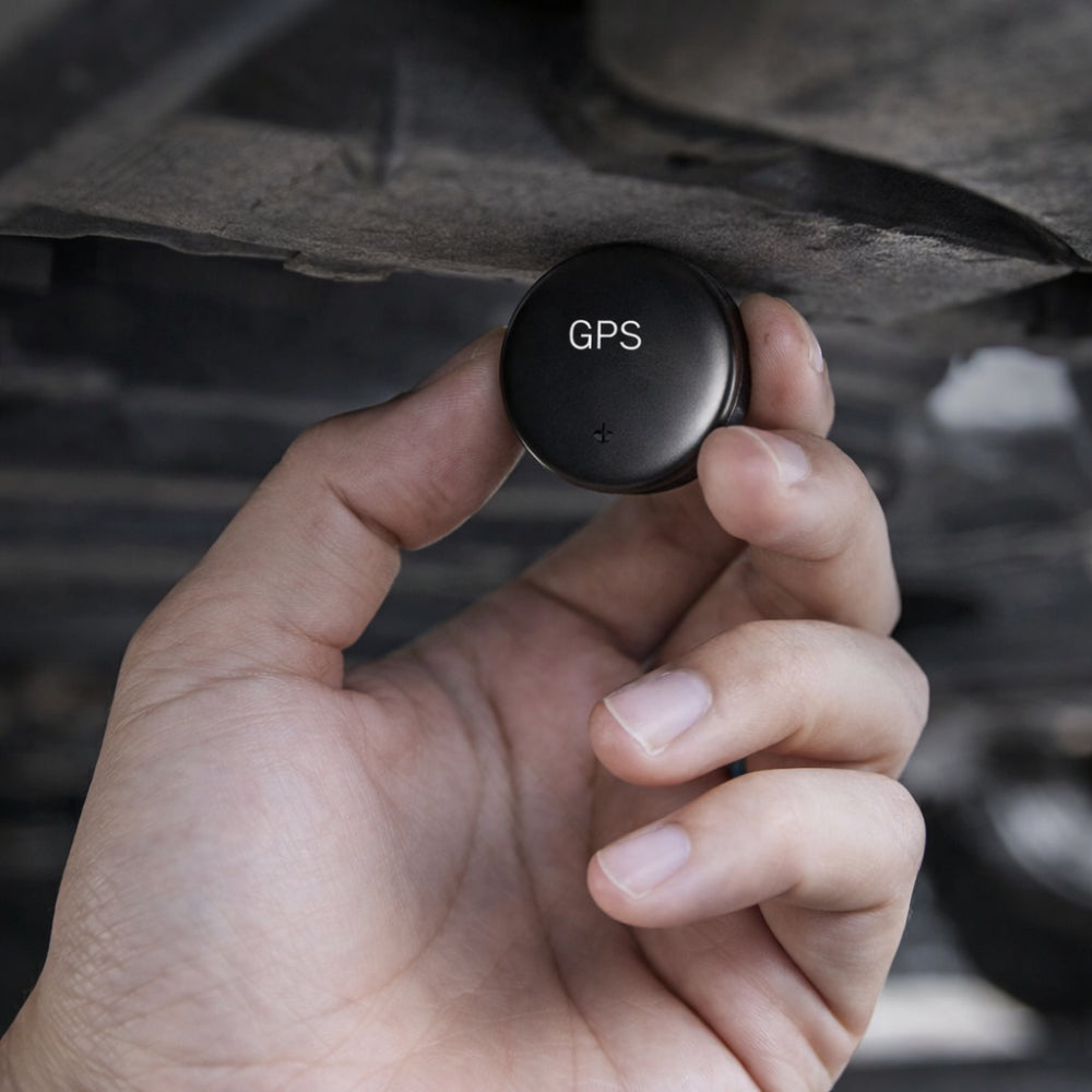 Kompaktní magnetický GPS tracker — sledování polohy v reálném čase, přístup ze smartphonu