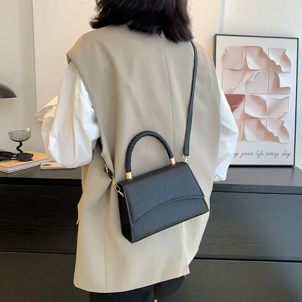 Lehká kabelka přes rameno — nastavitelný popruh, elegantní minimalistický design