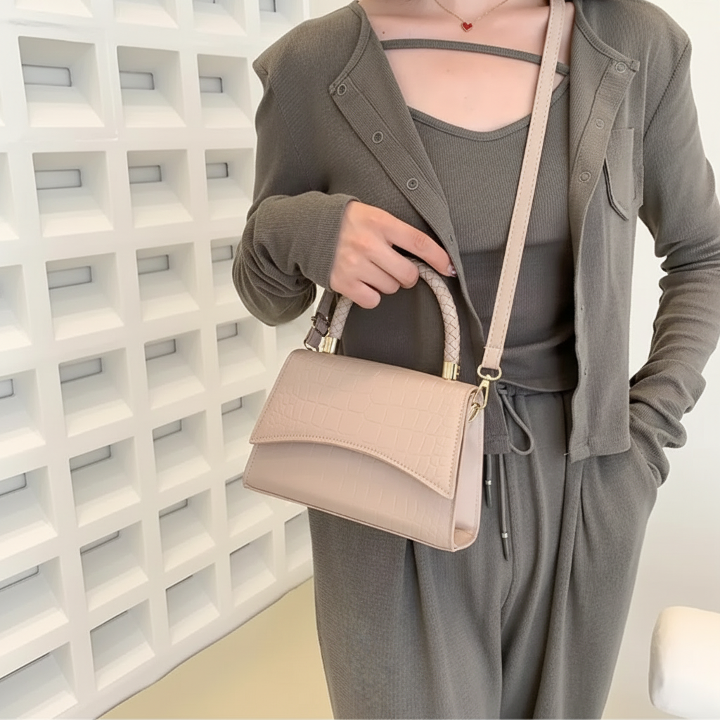 Lehká kabelka přes rameno — nastavitelný popruh, elegantní minimalistický design