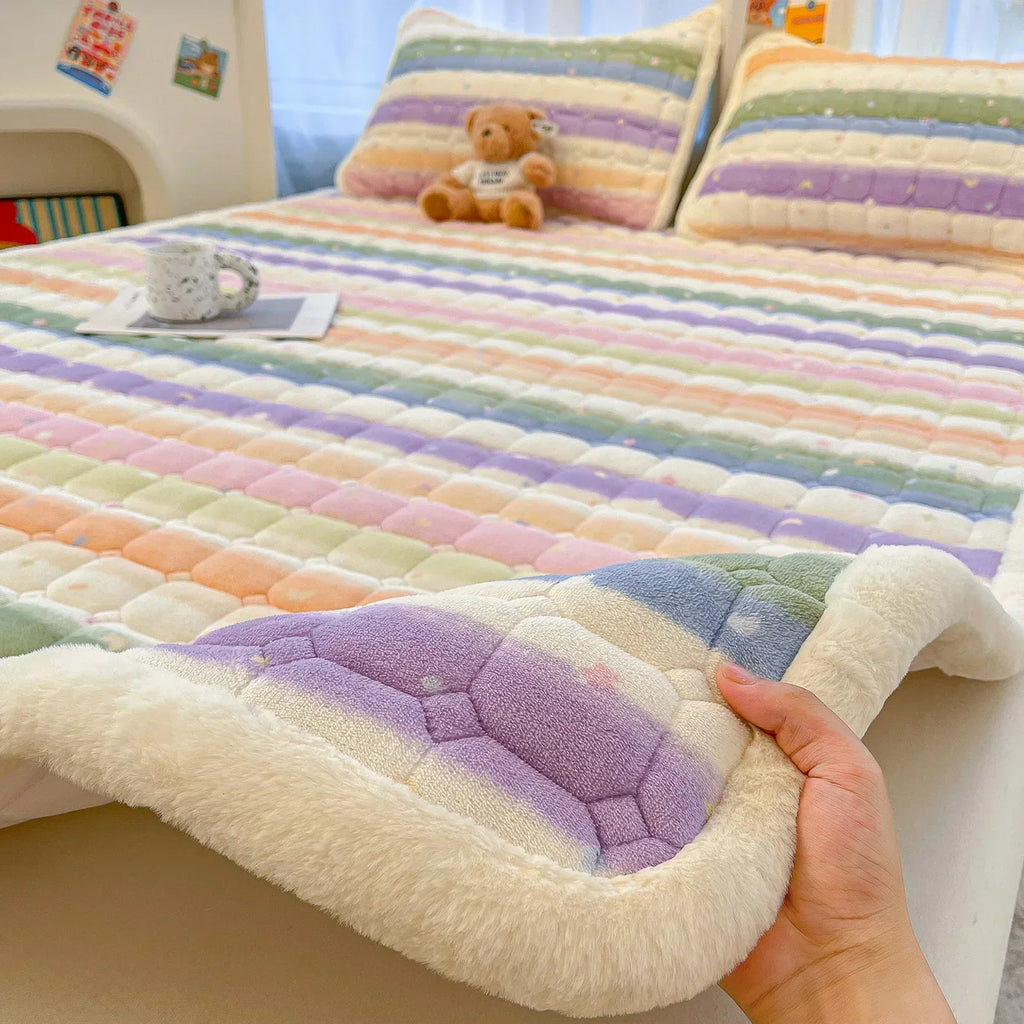 Matracová podložka Cozy Dreams pro děti — fialová, roztomilý kreslený motiv, prošívaná výplň