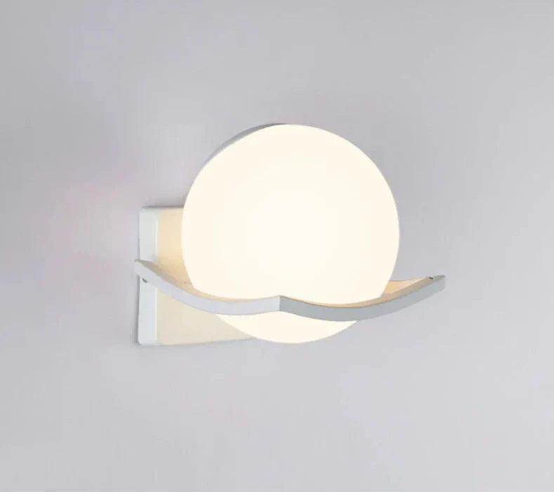 Lampada da parete Makar | Applique moderna con globo in vetro europeo | Meowbutter