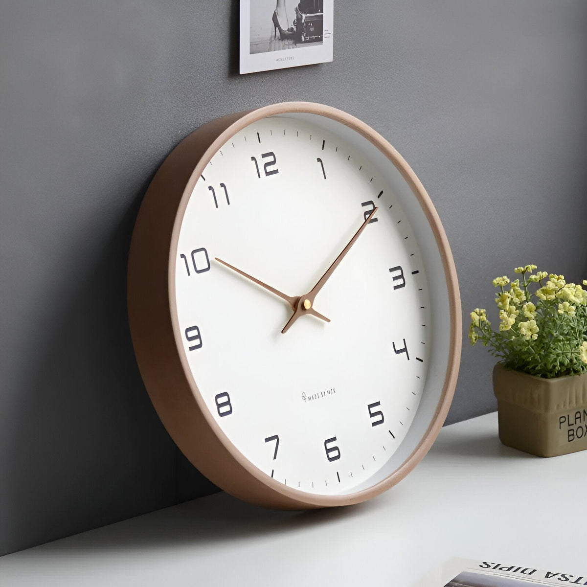Severské nástěnné hodiny - rám z teplého dřeva, čistý skandinávský styl, průměr 30cm