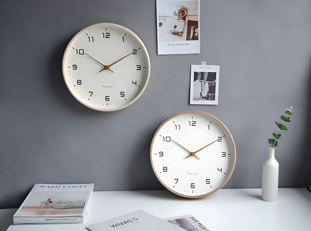 Severské nástěnné hodiny - rám z teplého dřeva, čistý skandinávský styl, průměr 30cm