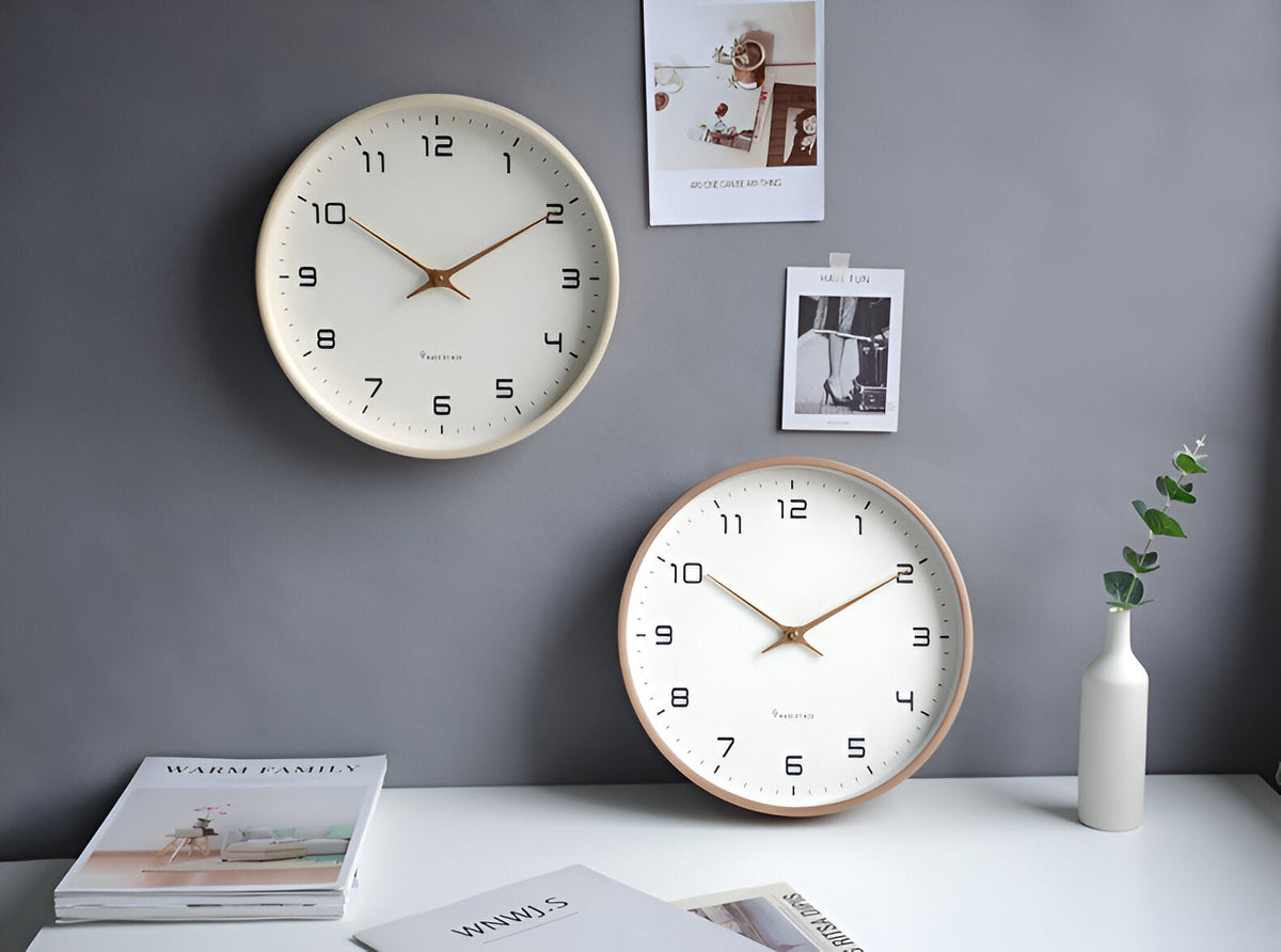 Severské nástěnné hodiny - rám z teplého dřeva, čistý skandinávský styl, průměr 30cm