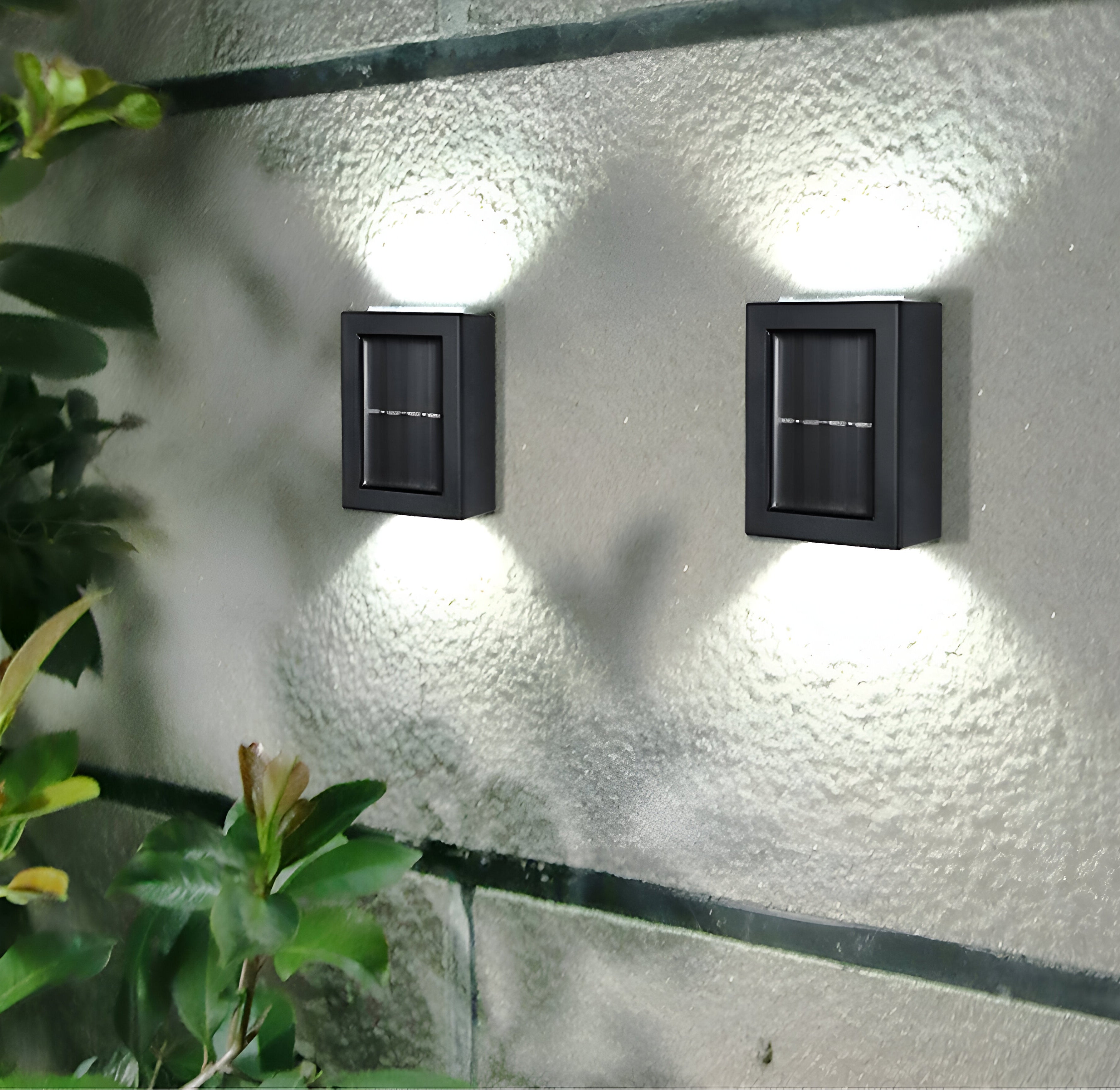 IP65-klassificeret solcelledrevet væglanterne med op- og nedadrettet belysning i art deco-stil