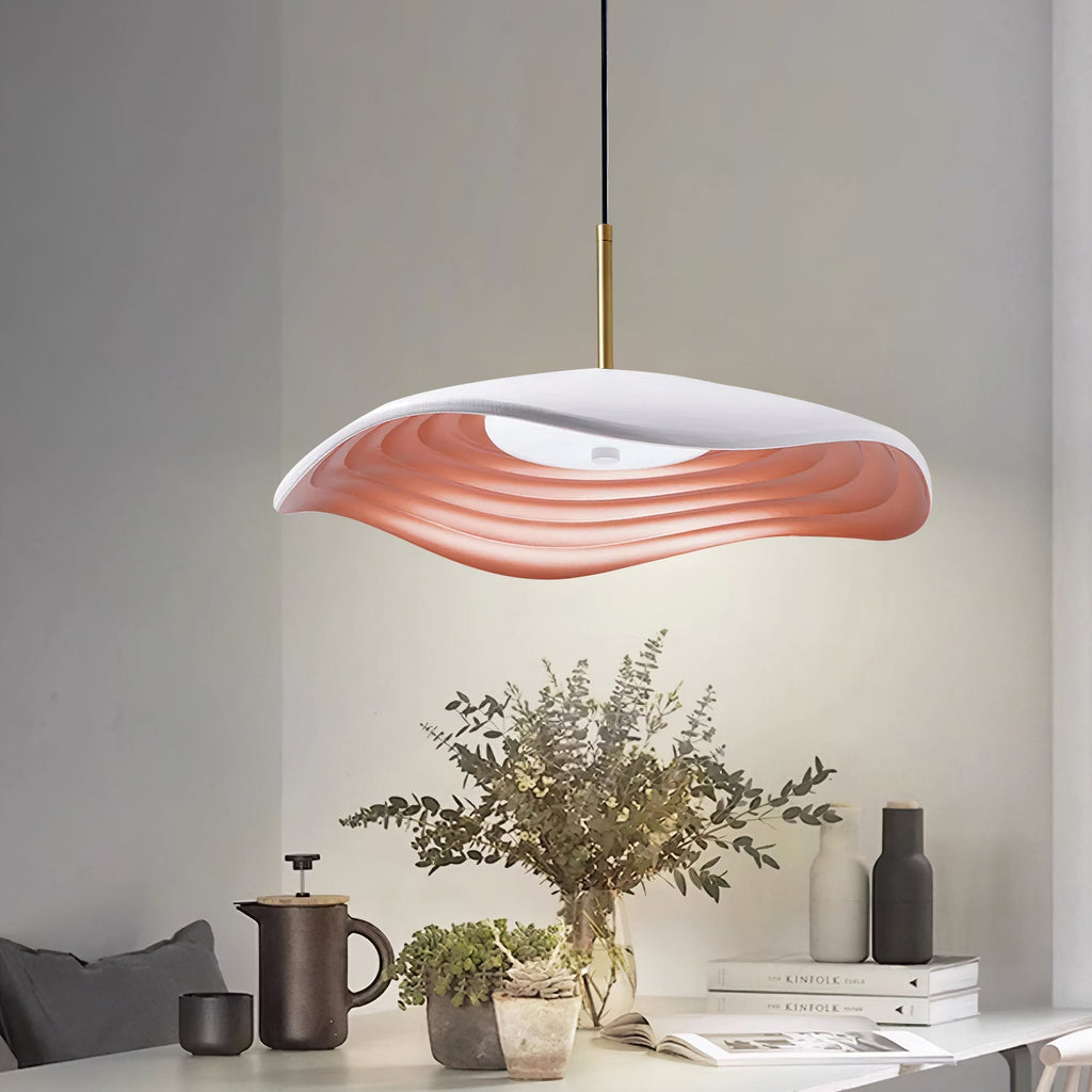 Japandi-stil pendel med integreret LED og justerbar højde