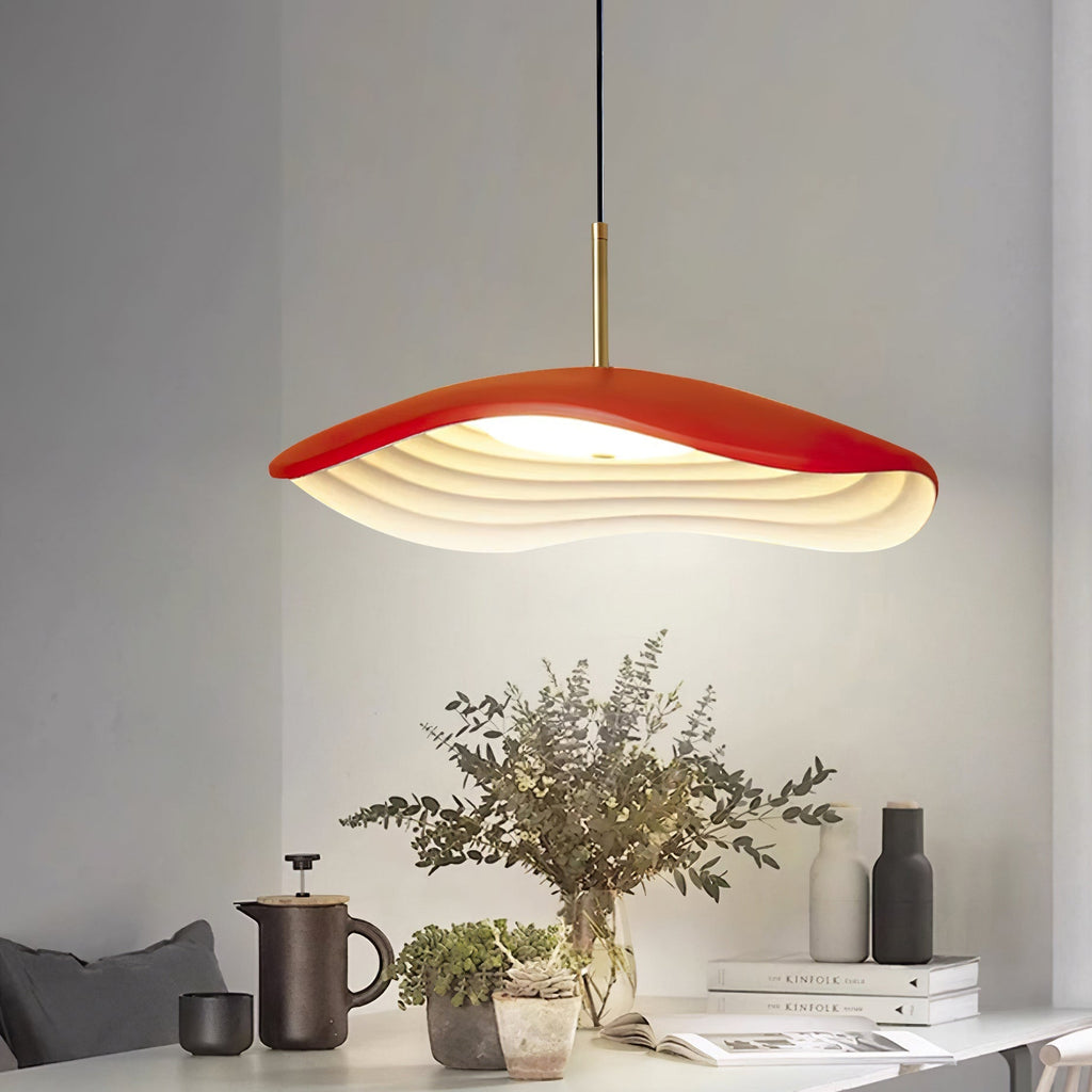 Japandi-stil pendel med integreret LED og justerbar højde