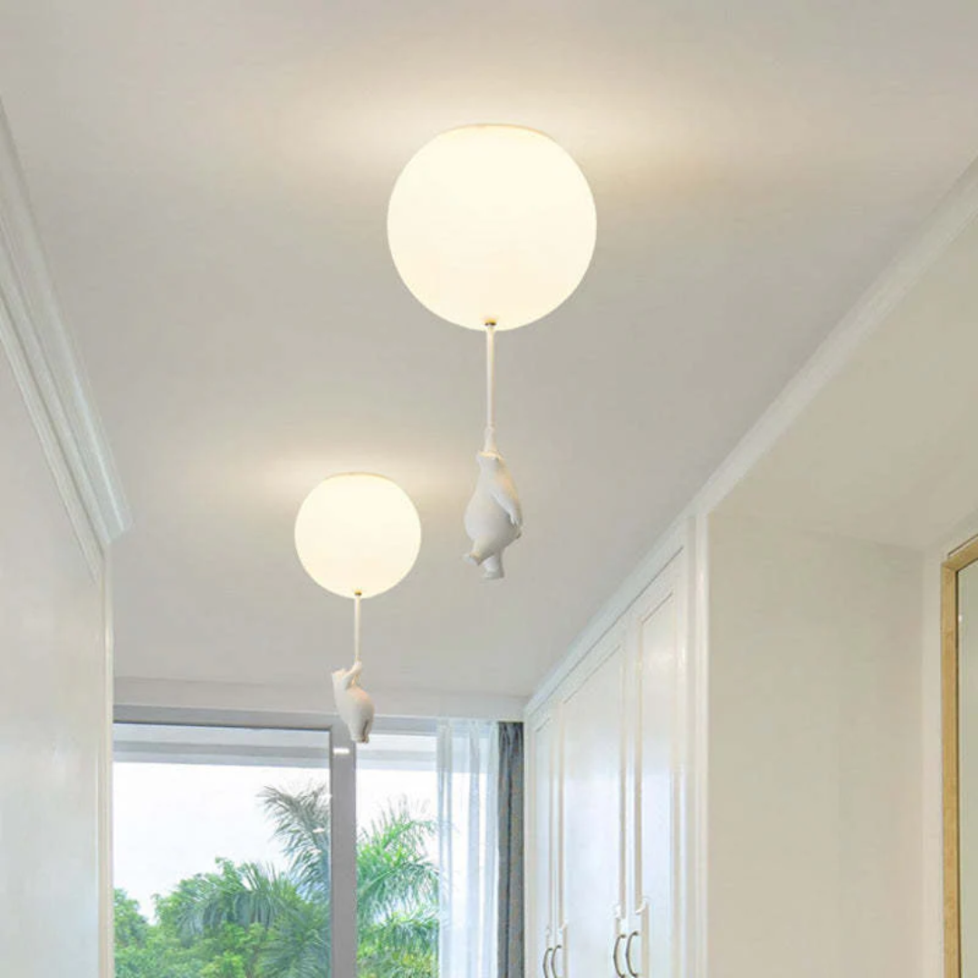 Lampada a sospensione da soffitto per cameretta AirBear — Dettaglio decorativo giocoso