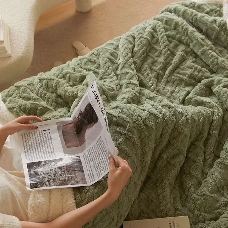 Manta cálida de lana de cordero para noches de relax | meowbutter