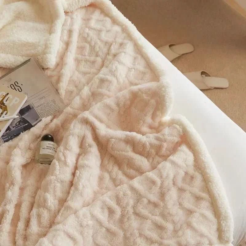 Manta cálida de lana de cordero para noches de relax | meowbutter