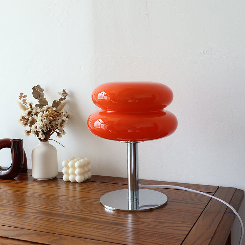 Stolní lampa ze skla v italském stylu — lesklé stínidlo ve tvaru vejce, stojan z leštěného chromu