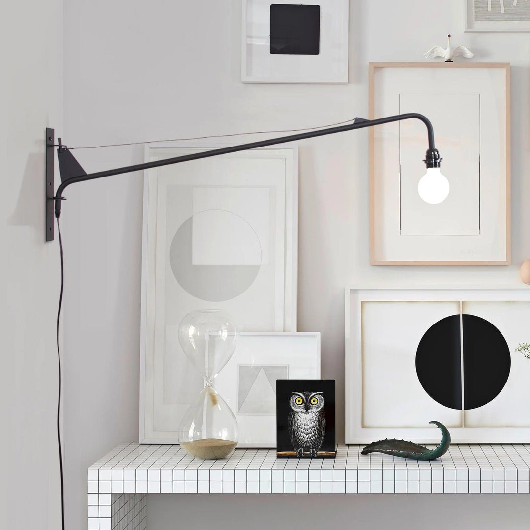 Minimalistické černé kovové nastavitelné LED nástěnné svítidlo pro moderní interiéry
