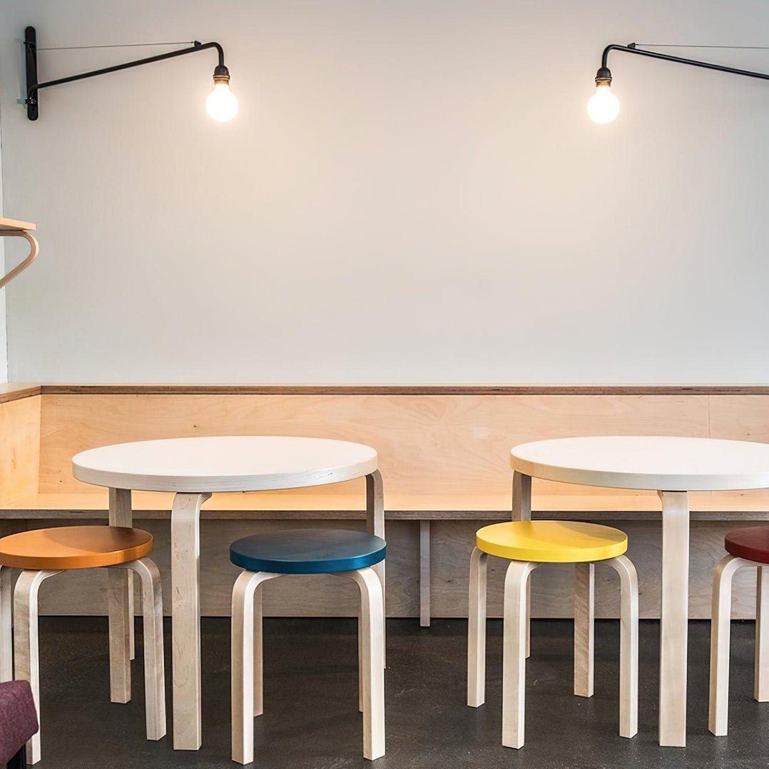 Minimalistické černé kovové nastavitelné LED nástěnné svítidlo pro moderní interiéry