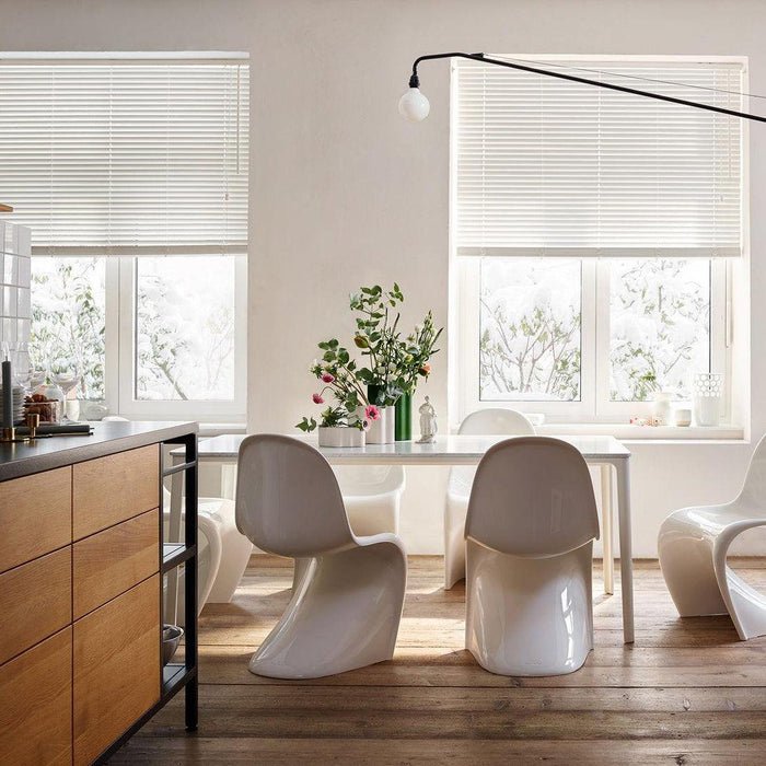 Minimalistické černé kovové nastavitelné LED nástěnné svítidlo pro moderní interiéry