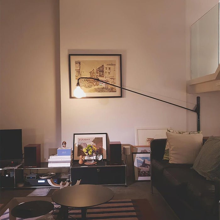 Minimalistické černé kovové nastavitelné LED nástěnné svítidlo pro moderní interiéry