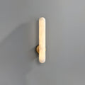 Aplique de pared elegante con LED de alabastro y acabado en latón