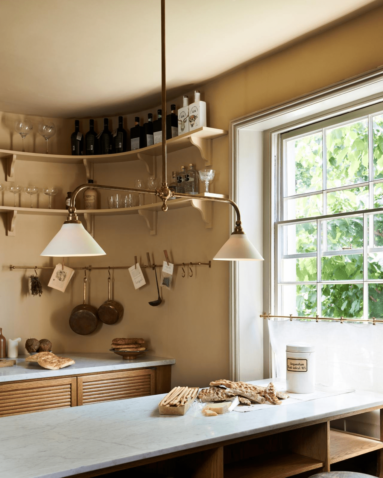 Brass Ceramic Minimalist Pendant Light For Kitchen Islands And Dining Areas