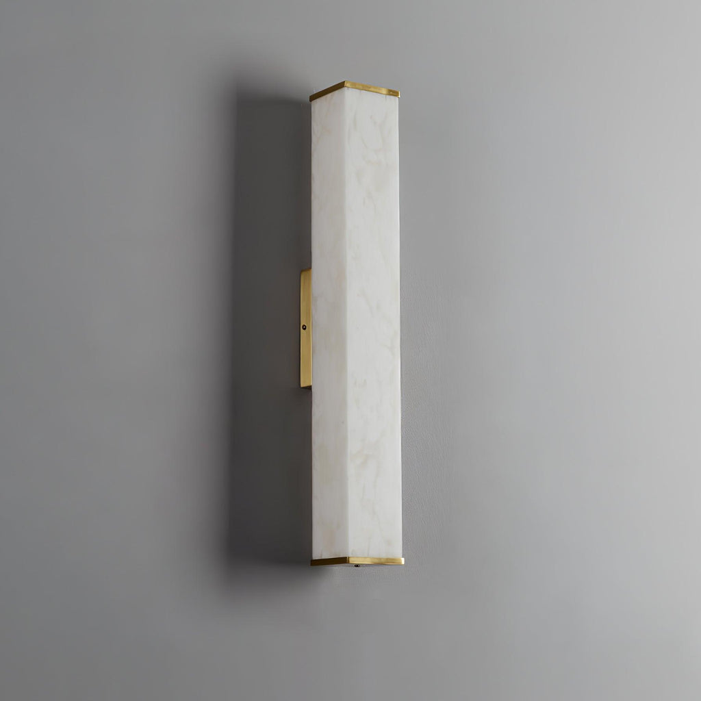 Applique da parete in ottone con LED e paralume in alabastro per interni moderni