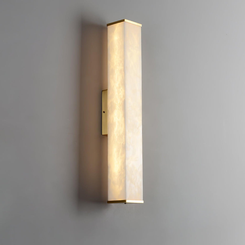 Applique da parete in ottone con LED e paralume in alabastro per interni moderni