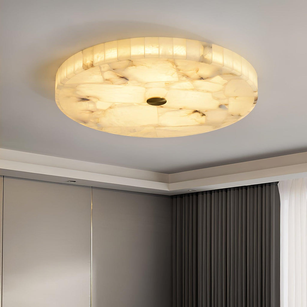 Elegancka lampa sufitowa Alabaster z białym i złotym wykończeniem