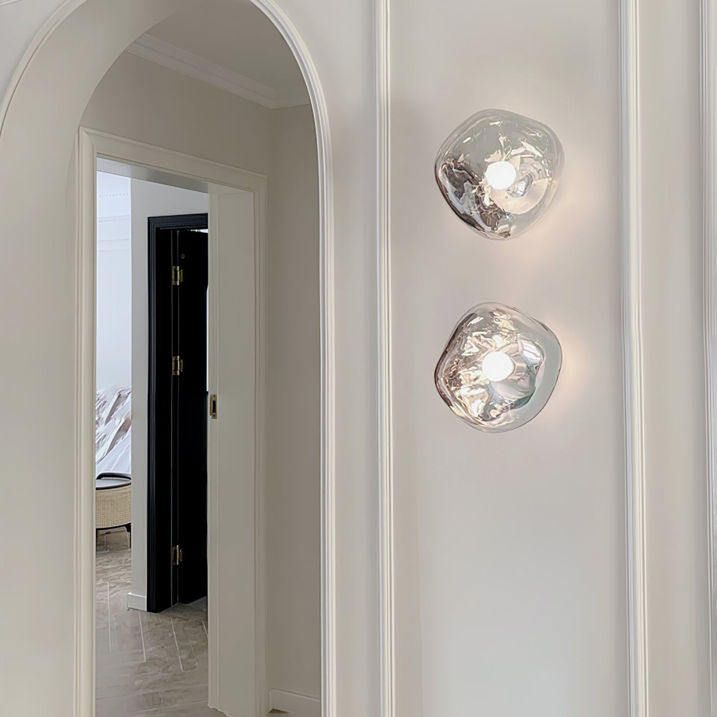 Lampada da parete LED moderna con finitura cromata ed effetto doppio | Meowbutter