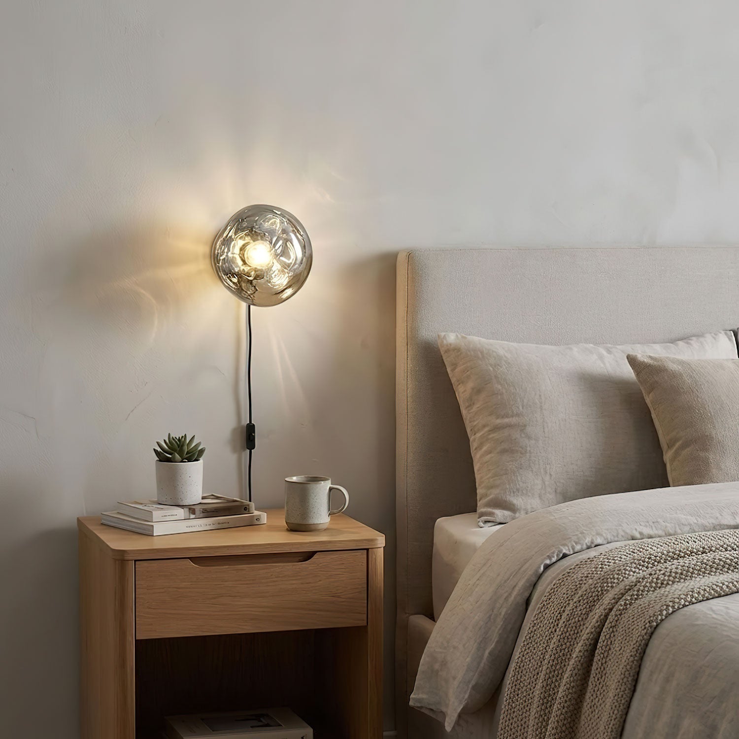 Lampada da parete LED moderna con finitura cromata ed effetto doppio | Meowbutter