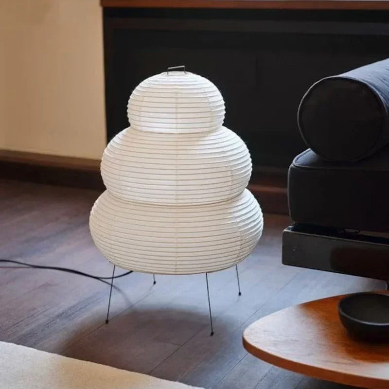 Lampadaire de style japonais avec lumière diffuse pour une ambiance calme