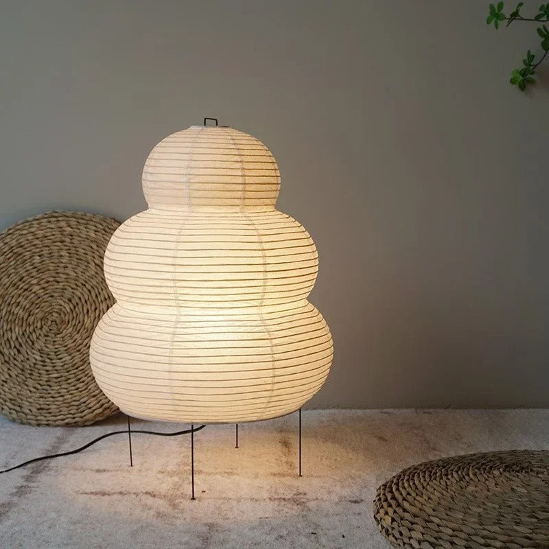 Lampadaire de style japonais avec lumière diffuse pour une ambiance calme