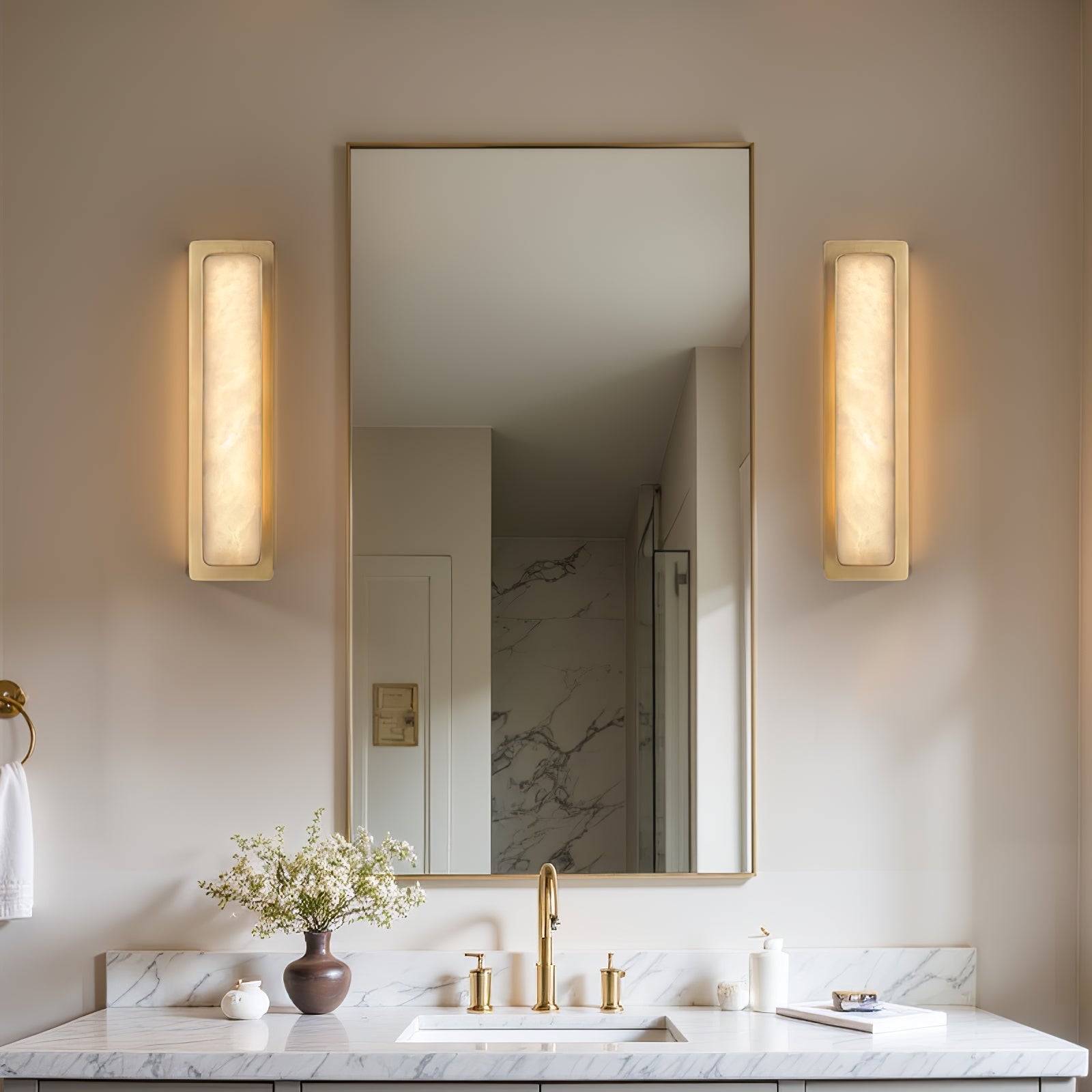 Applique da parete minimalista moderna con finitura alabastro e illuminazione LED
