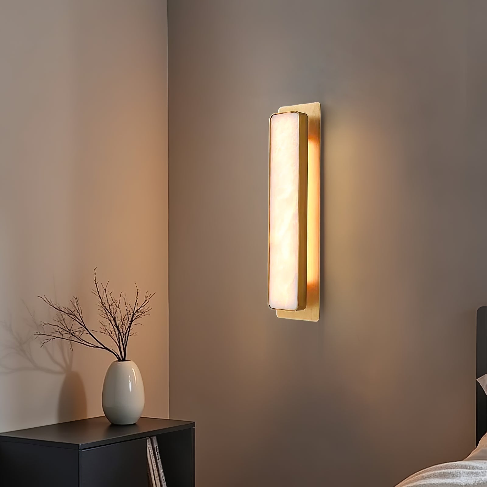 Applique da parete minimalista moderna con finitura alabastro e illuminazione LED