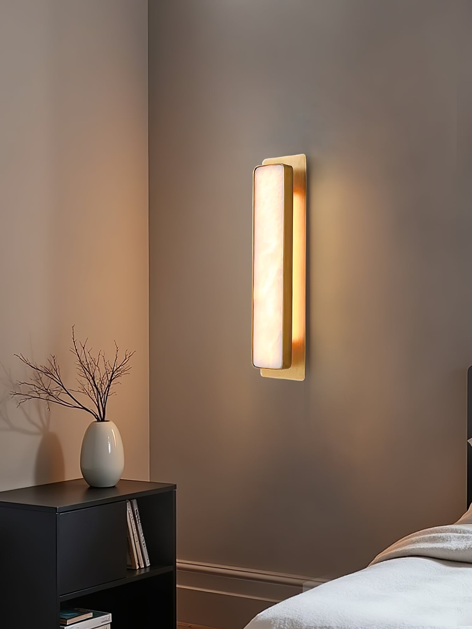 Applique da parete minimalista moderna con finitura alabastro e illuminazione LED