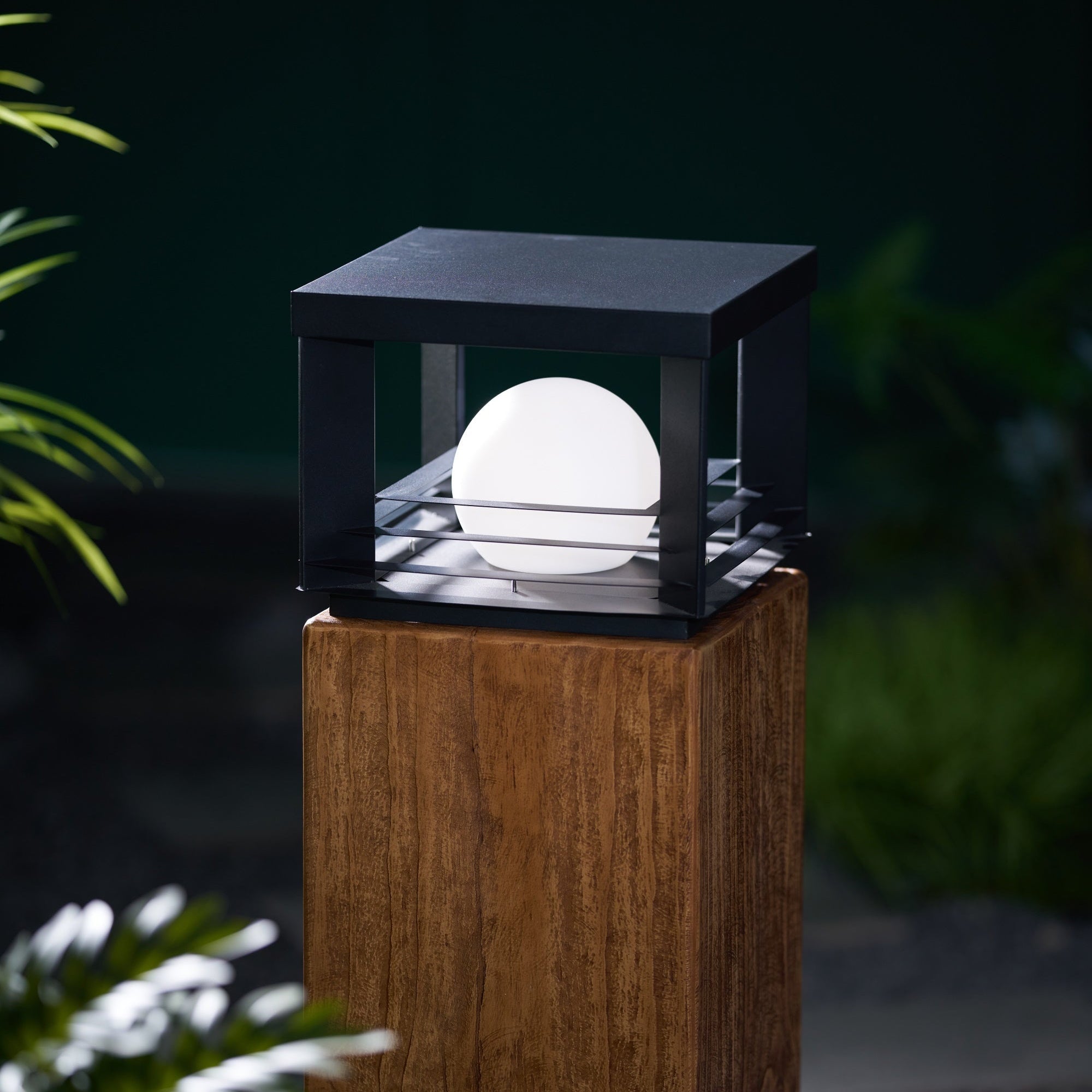 Moderne udendørs gulvlampe i aluminium med LED-lys