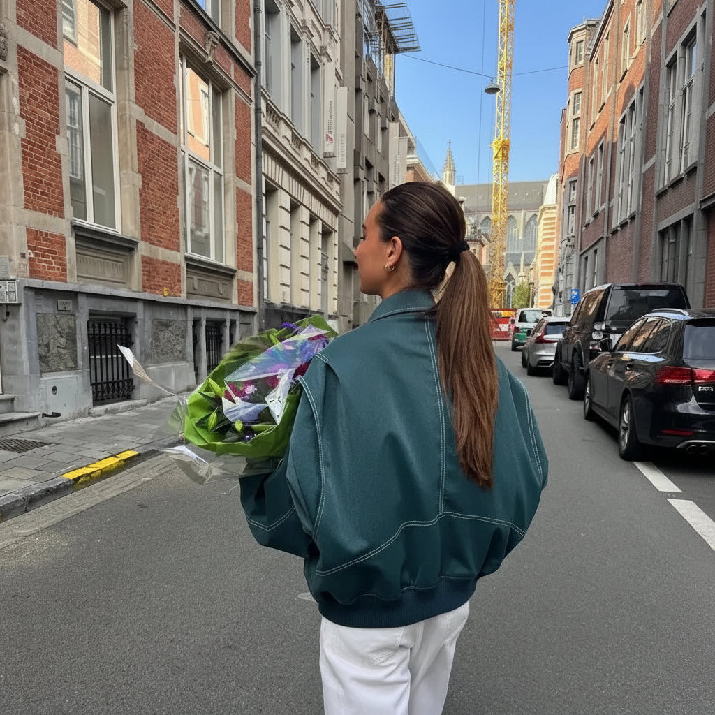 Casaco de corte descontraído oversized para mulher — Silhueta contemporânea e ampla