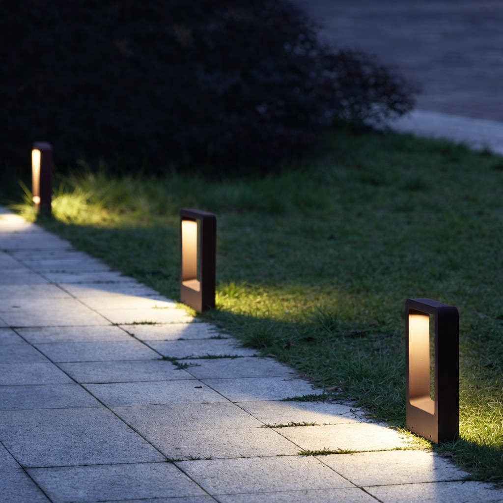 Modern Black Aluminum LED Pathway Light — Waterproof Outdoor Fixture