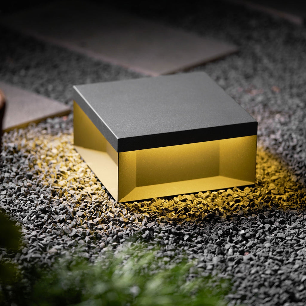 IP65 vandtæt udendørs postlanterne med sort finish og integreret LED