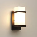 Luce da esterno impermeabile IP65 con paralume in vetro e struttura in metallo