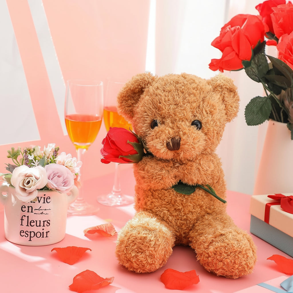 Oso de peluche de San Valentín sosteniendo una rosa — Piel sintética sedosa