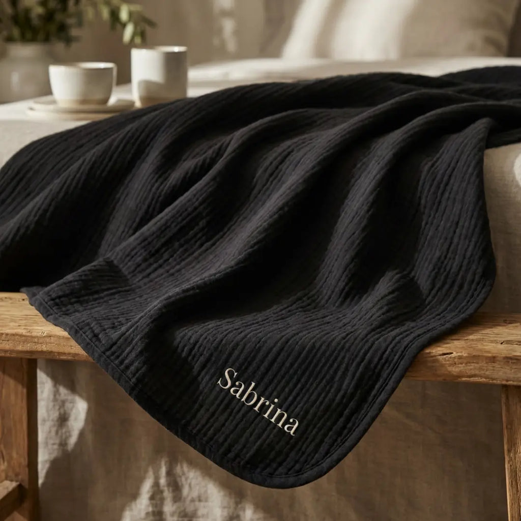 Klassische Decke mit Monogramm aus 100 % Musselin-Baumwolle