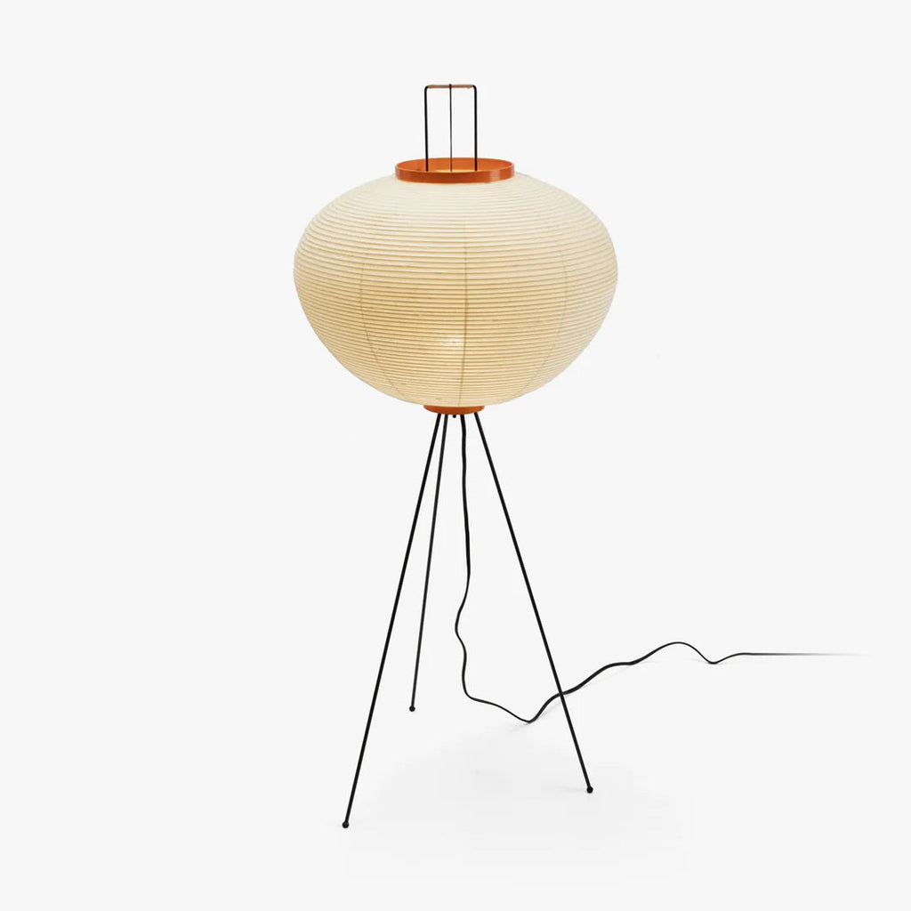 Hikari rispapirlampe på tripod til Japandi stue