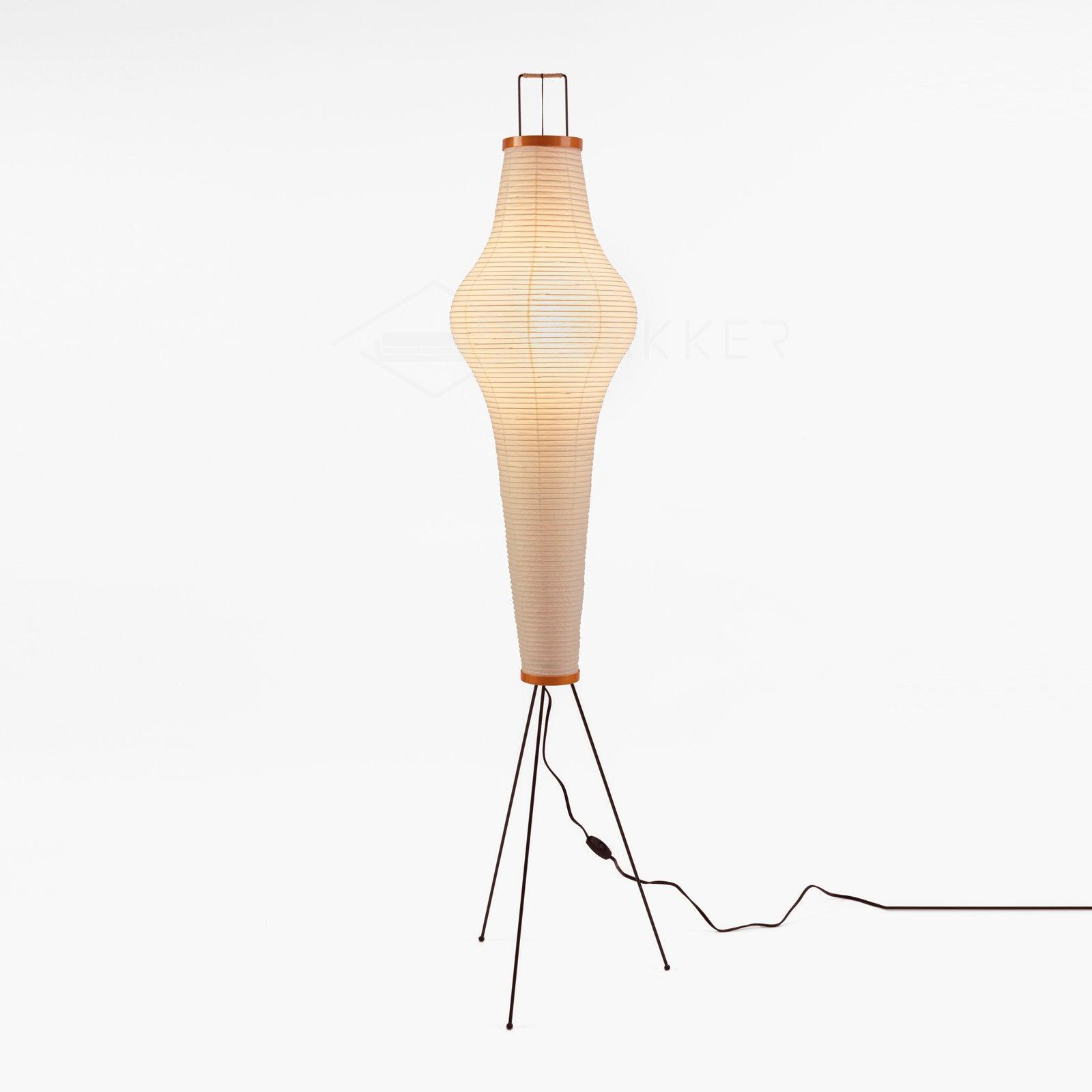 Hikari rispapirlampe på tripod til Japandi stue