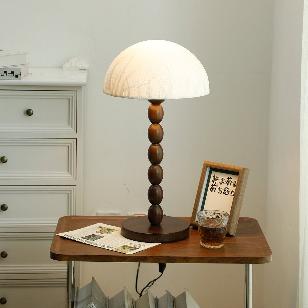 Japandi-Stil Reispapierlampe mit Perlenverziertem Walnussholzfuß und Kuppelschirm