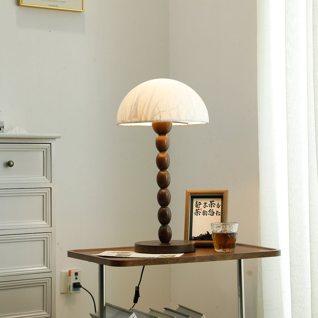 Japandi-Stil Reispapierlampe mit Perlenverziertem Walnussholzfuß und Kuppelschirm