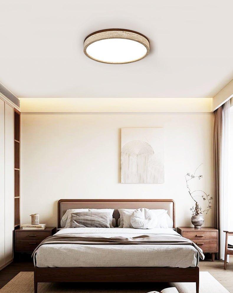 Rund LED-loftlampe med gul travertinramme til moderne rum