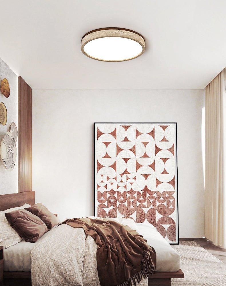 Rund LED-loftlampe med gul travertinramme til moderne rum