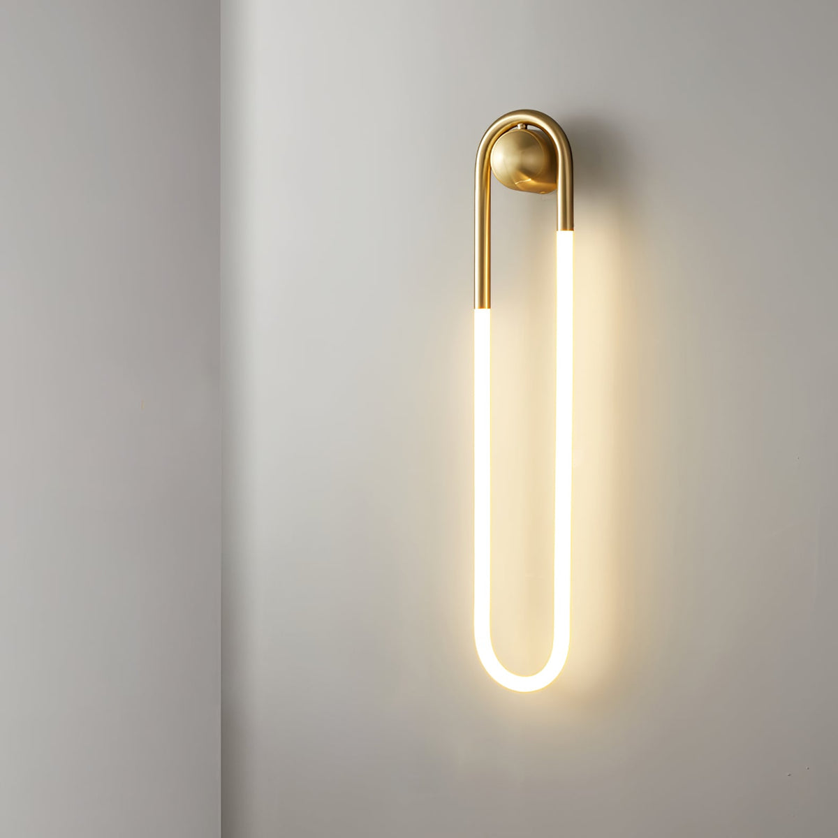 مصباح حائط LED عصري وبسيط - إطار نحاسي وأسود ولوحة أكريليك بيضاء