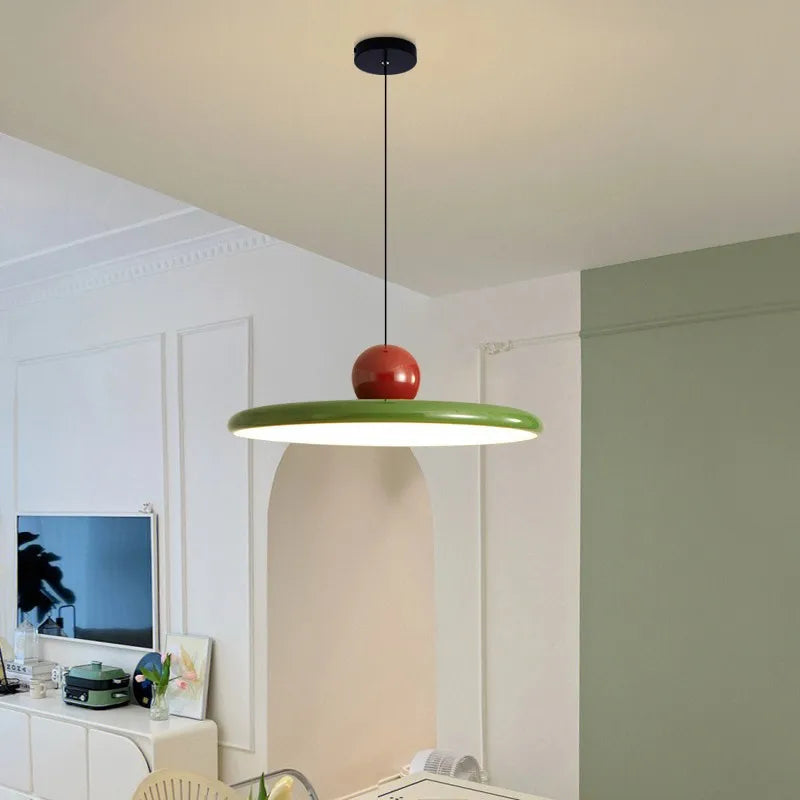 Nordisk Flyvende Tallerken Pendel | LED Loftlampe i Creme-Stil | Meowbutter