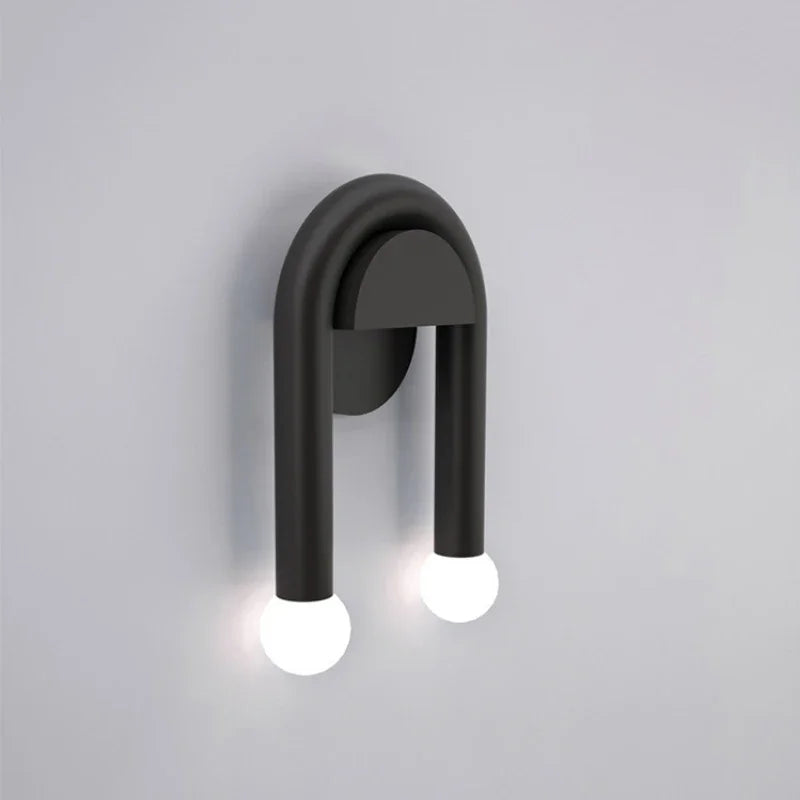 Nowoczesna lampa ścienna Arcus — nordycki minimalistyczny design, matowe czarne żelazo i mleczne szkło LED