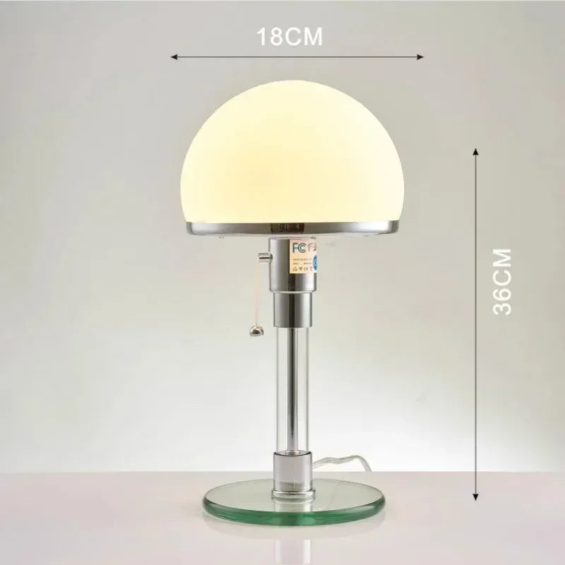 Wilhelm-Bauhaus-Tischlampe — Nordischer Lampenschirm aus Milchglas, polierter Chromfuß, 36 Cm Höhe