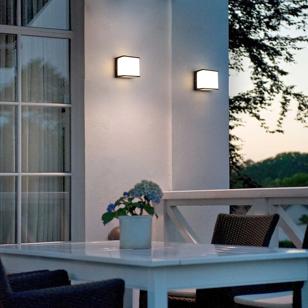 Zewnętrzna lampa ścienna LED AeroCube — wodoodporna, kompaktowa kwadratowa oprawa