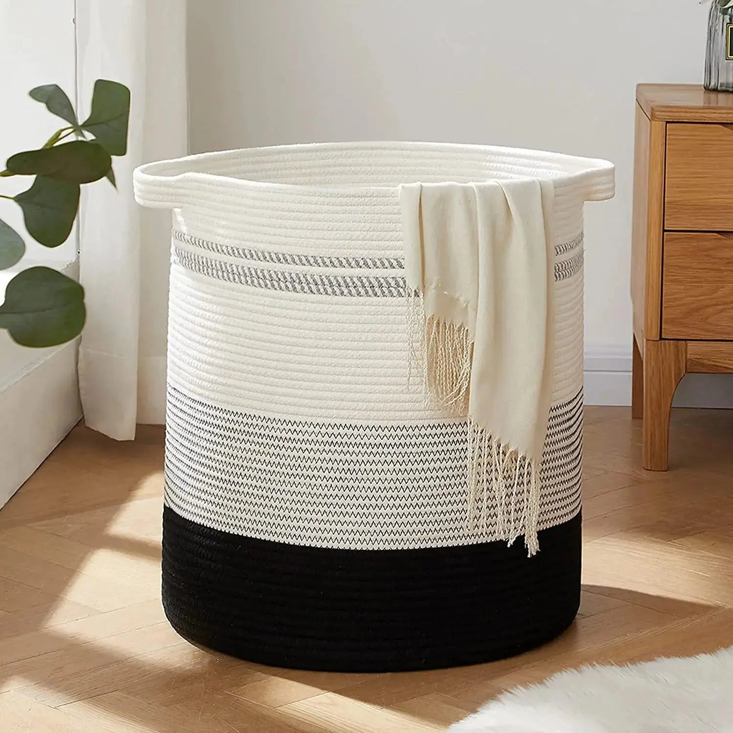 Panier à linge tressé avec poignées pour le salon et la chambre à coucher